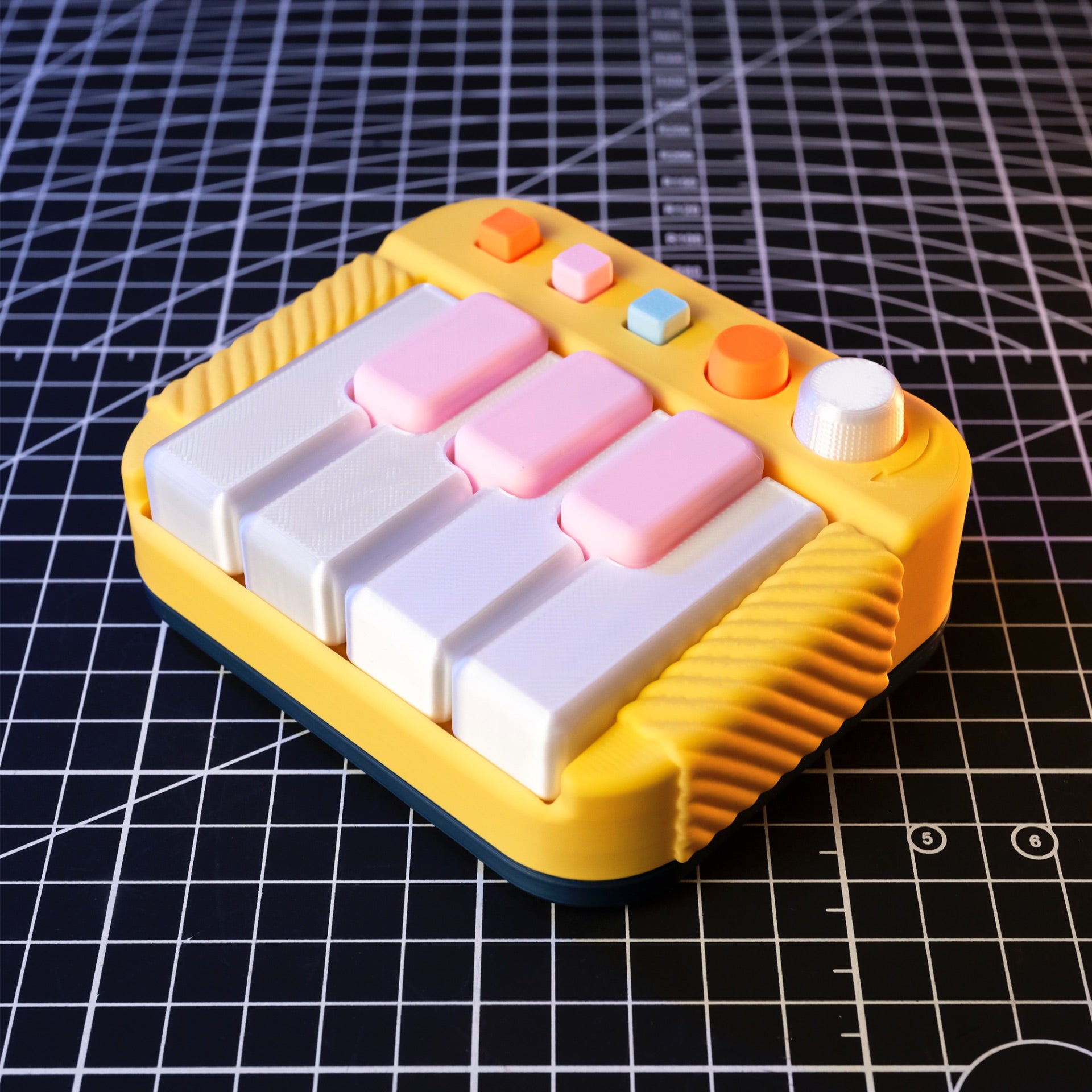 Studio Piano Clicker - Pocket series (Light-Up Keys) - Pastel Blue with Pink and Yellow - 3 Black Keys default